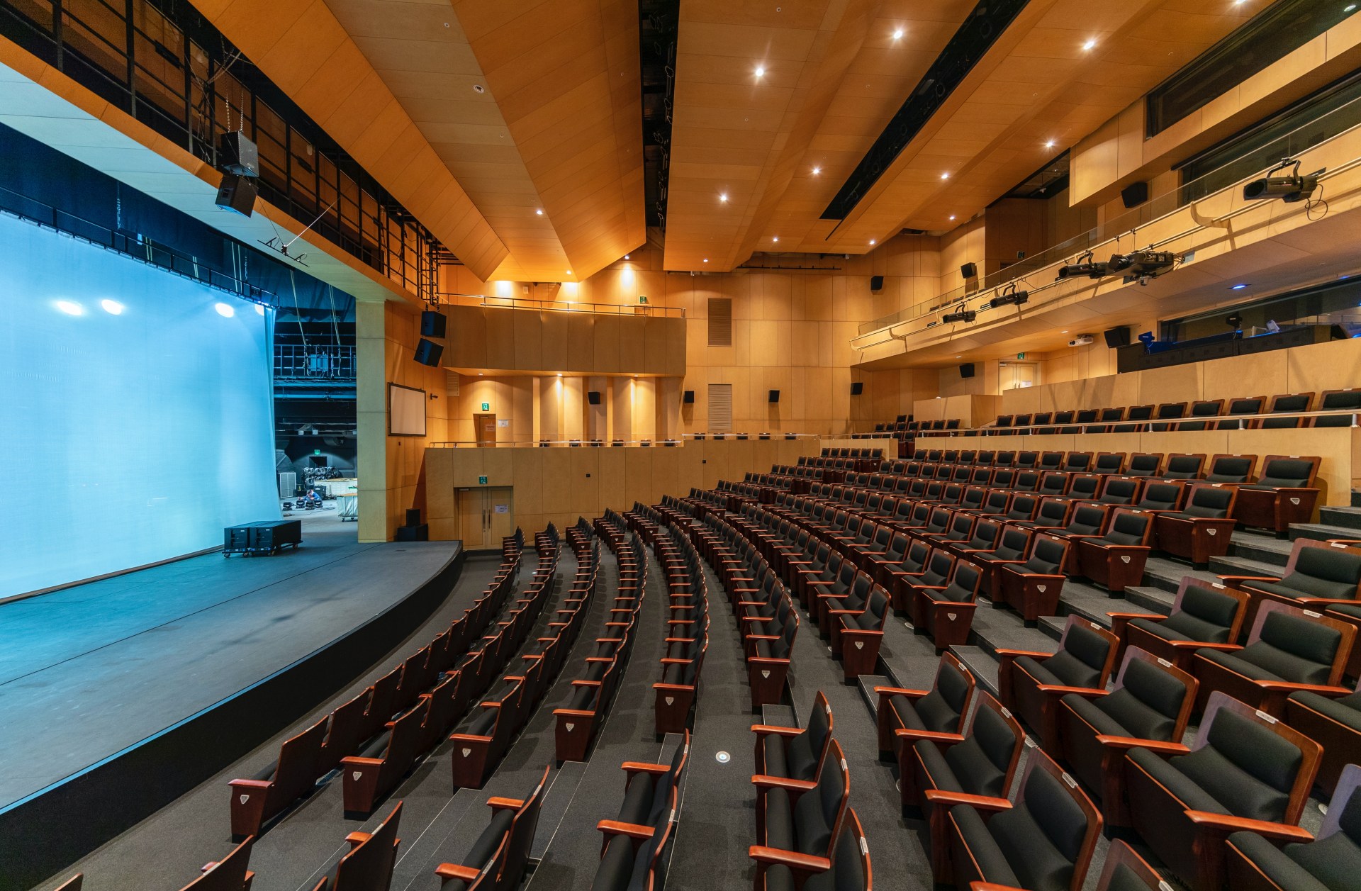 why are acoustic panels used in concert halls